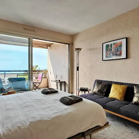 Apartment With Seafront Terrace Antibes