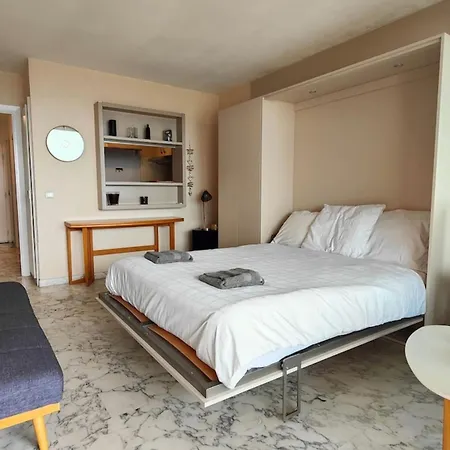 Daire With Seafront Terrace *