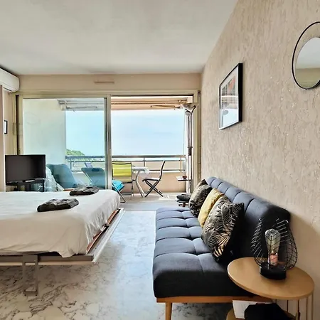 With Seafront Terrace 아파트 앙티브