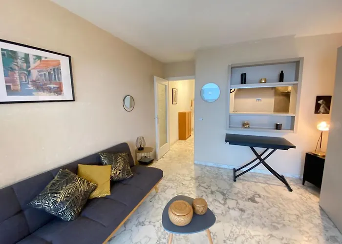 With Seafront Terrace Daire