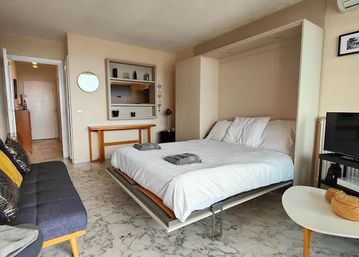 Daire With Seafront Terrace *