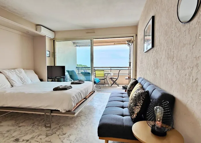 With Seafront Terrace Daire