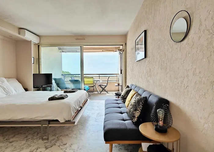 With Seafront Terrace Daire Antibes