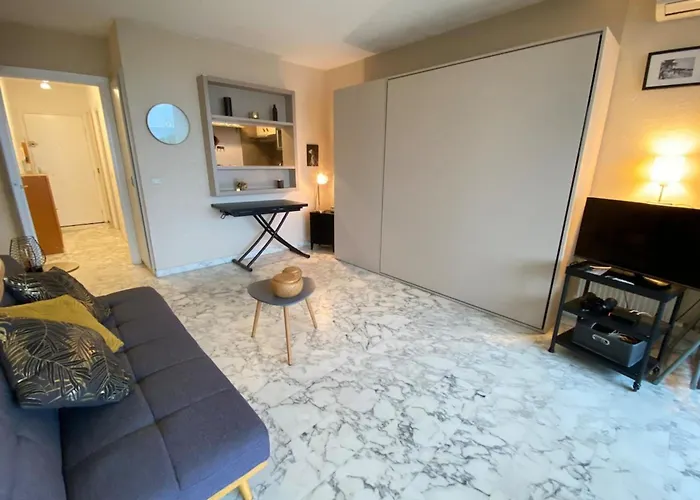 Daire With Seafront Terrace